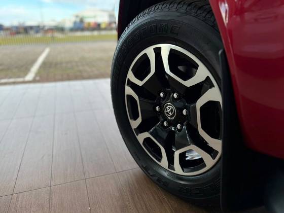 TOYOTA HILUX 2.8 D-4D TURBO DIESEL CD SRX 4X4 AUTOMÁTICO